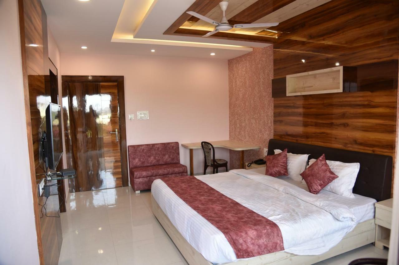 Hotel Pushpanjali 보팔 외부 사진
