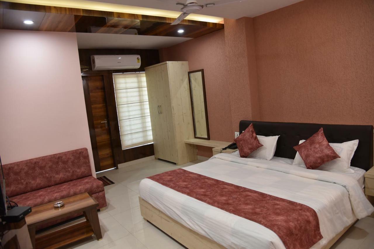 Hotel Pushpanjali 보팔 외부 사진