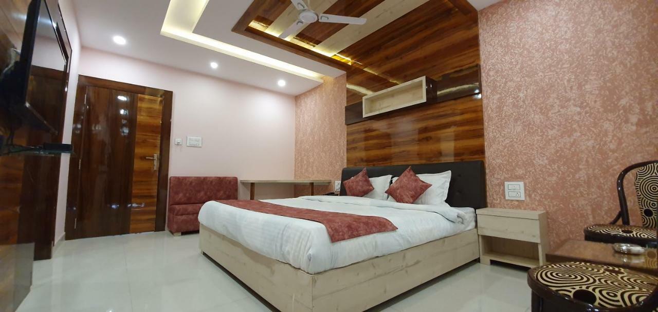 Hotel Pushpanjali 보팔 외부 사진