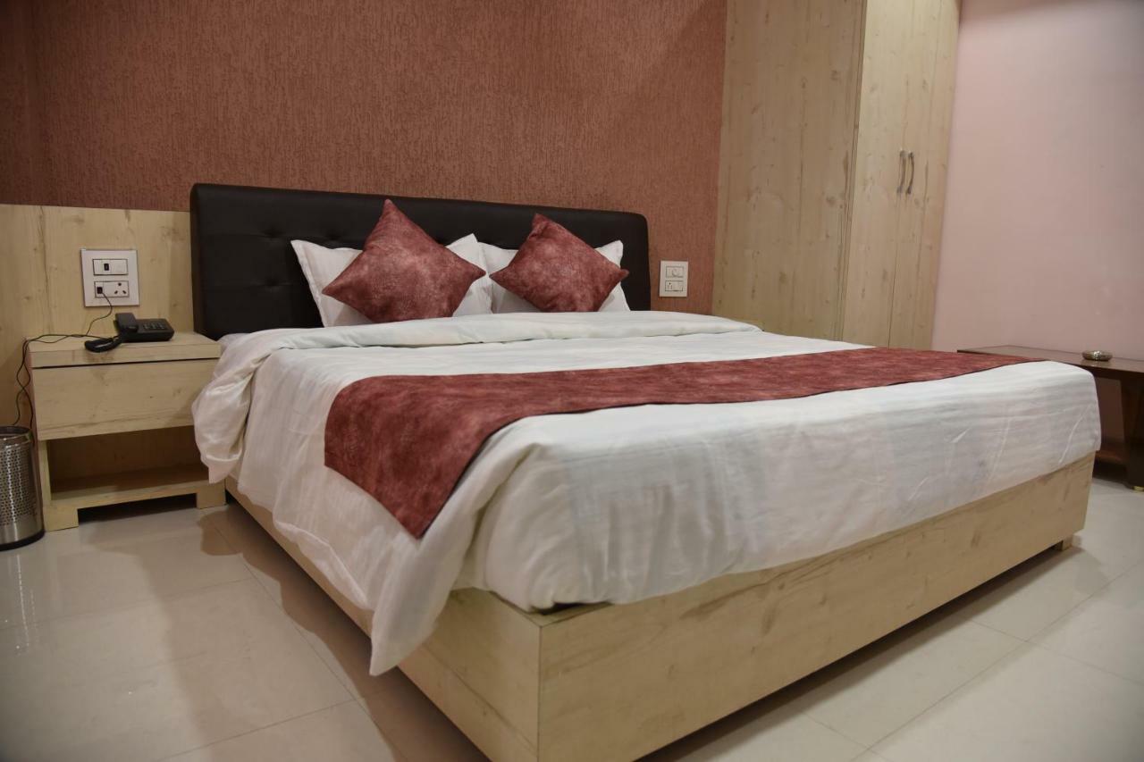 Hotel Pushpanjali 보팔 외부 사진