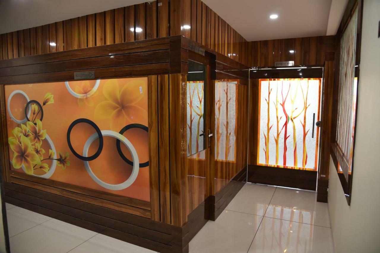 Hotel Pushpanjali 보팔 외부 사진